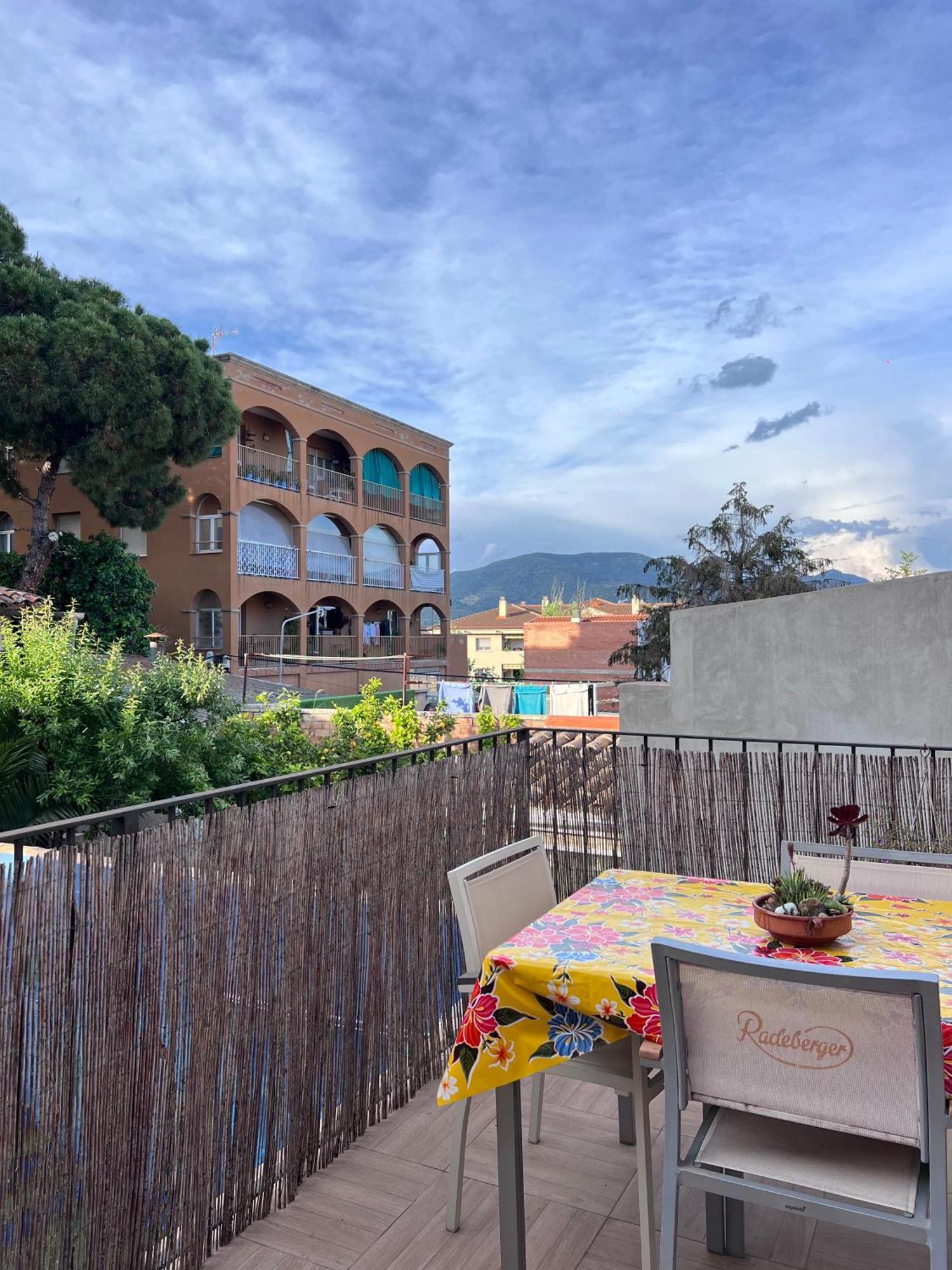 Alojamiento Con Encanto En Planta Superior Ideal Para Trabajo Y Escapadas Familiares En Montserrat Esparreguera Kültér fotó